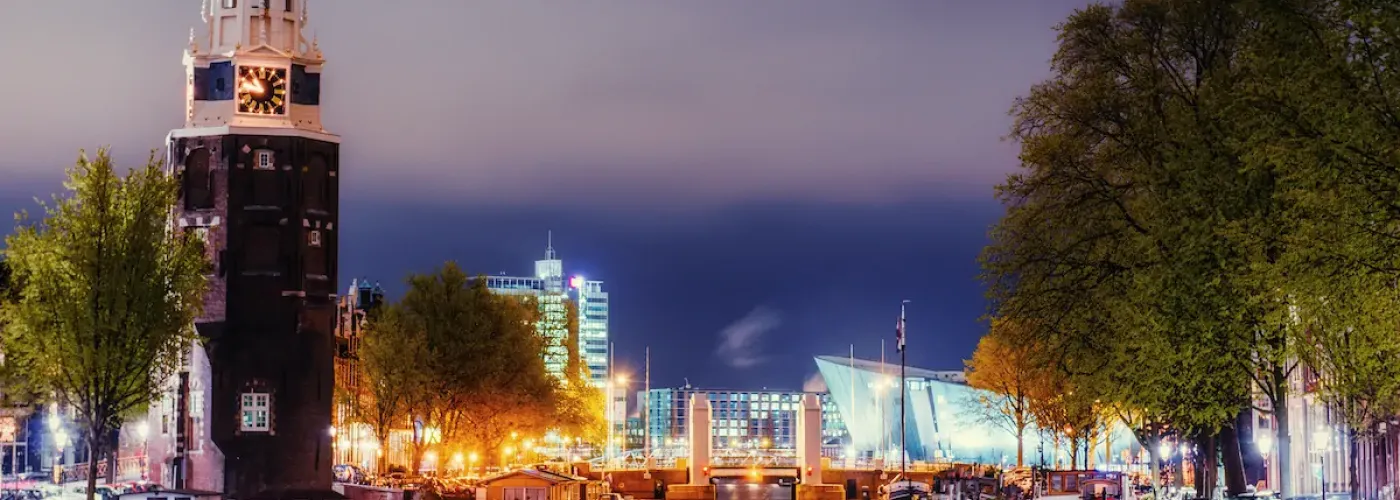 De Geschiedenis van de Amsterdamse School in 12 Iconen