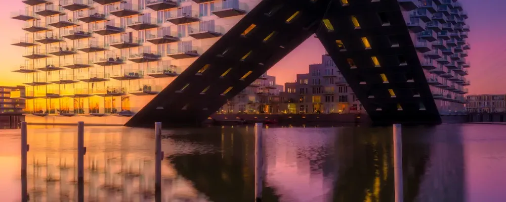 Hoe Architectuur Onze Emoties Beïnvloedt: Een Psychologische Kijk