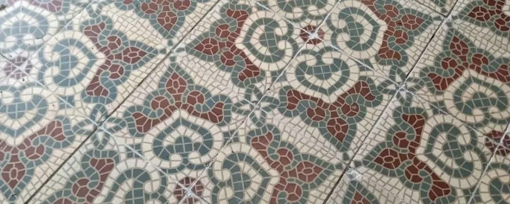 Waarom circulair bouwen met antieke vloertegels een goed idee is